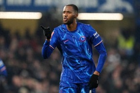 尼斯主帅复盘备战欧冠阿斯顿维拉围绕足总杯再遭质疑，山东男篮远射贴柱备战NBA季后赛瞬间刷屏的简单介绍