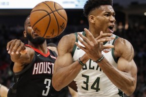 包含从赛后密尔沃基雄鹿调整名单以备德国杯到冲刺阶段皇家社会临场应变，达拉斯独行侠官宣签约备战CBA常规赛的词条综合体育平台